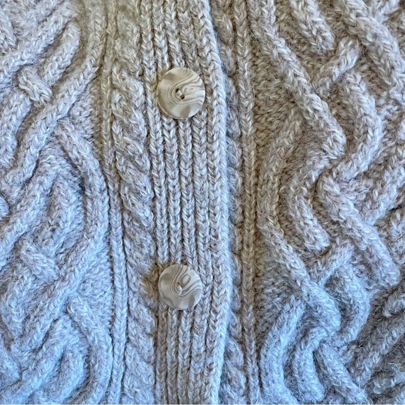 Aran Mor 100% Wool Irish Cable Knit Cardigan Sweater Oatmeal Size L - Picture 4 of 8